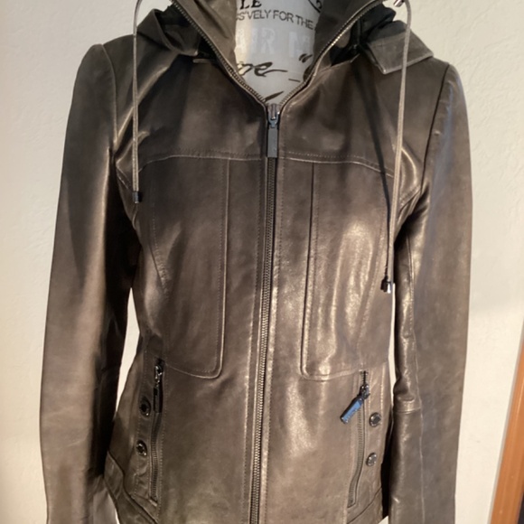 Bernardo Leather Hooded Drawstring Gather Collar Jacket - Picture 6 of 9